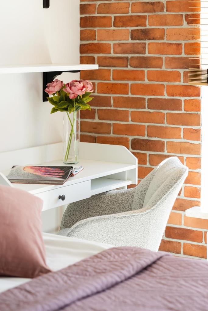 Komfortowy Apartament dla 4 osób z Parkingiem by Noclegi Renters 5
