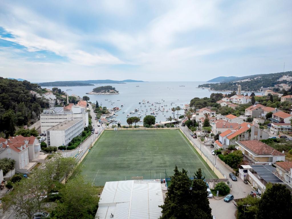 Hidden Oasis - ZF Hvar 4