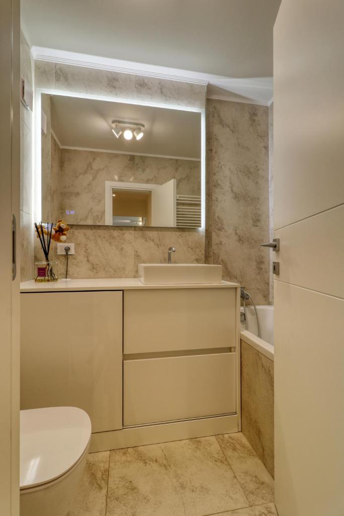 Central Modern Gem 3