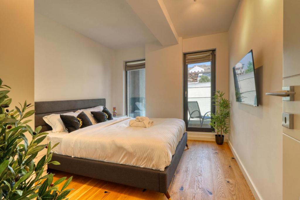 Central Modern Gem 2
