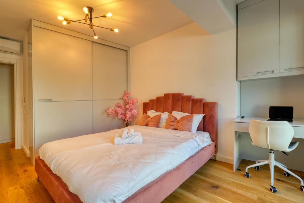 Central Modern Gem 7