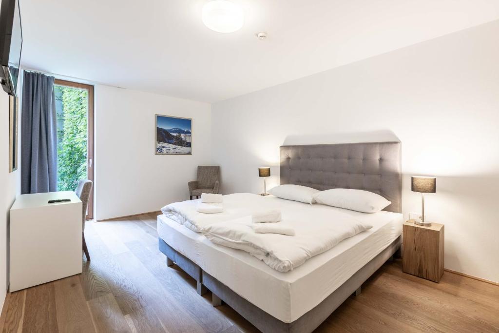 Bellevue Residences - Luxurious Lakeside Apartments 5