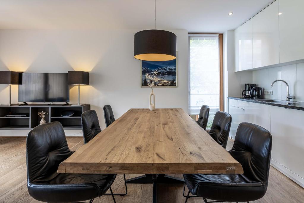 Bellevue Residences - Luxurious Lakeside Apartments 4