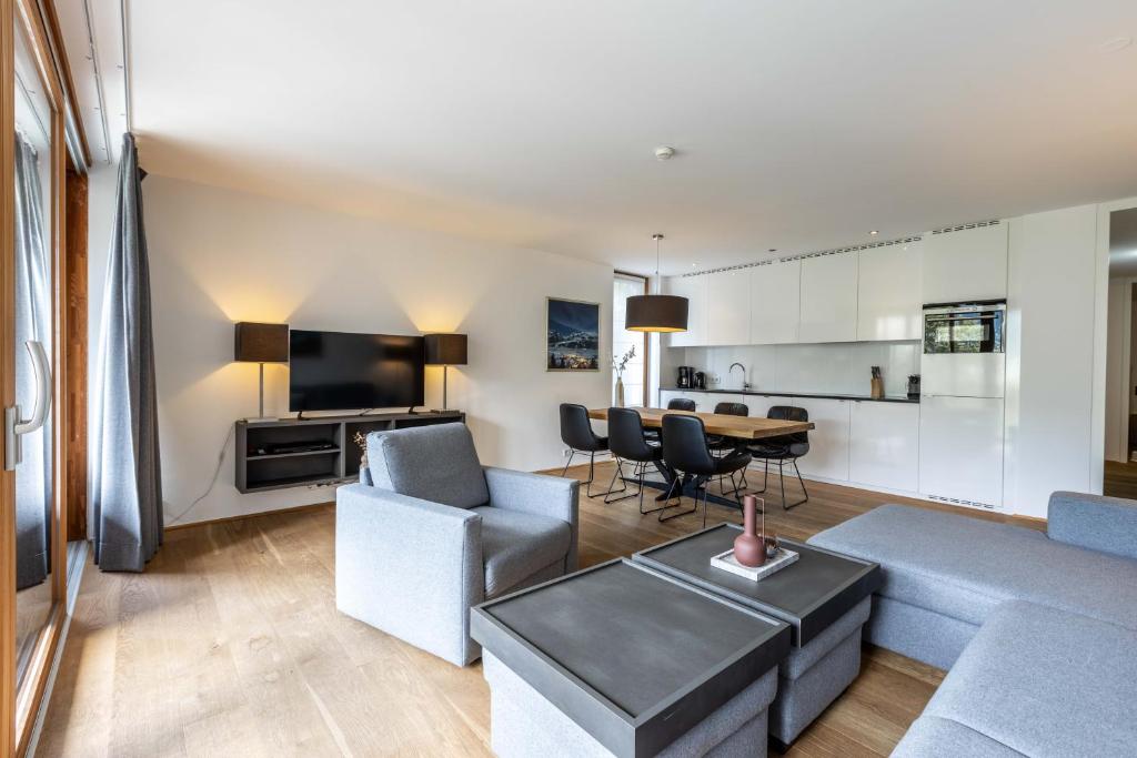 Bellevue Residences - Luxurious Lakeside Apartments 7