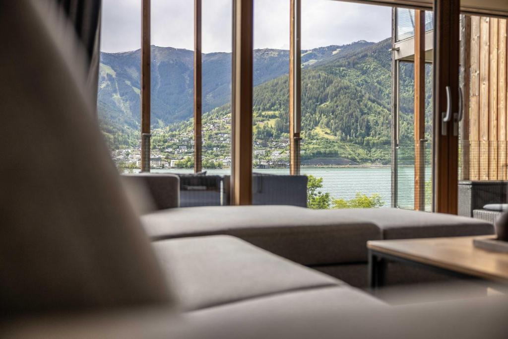 Bellevue Residences - Luxurious Lakeside Apartments 7