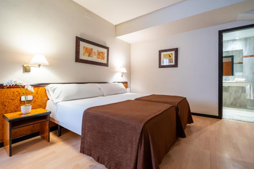 Hotel Glòries Image