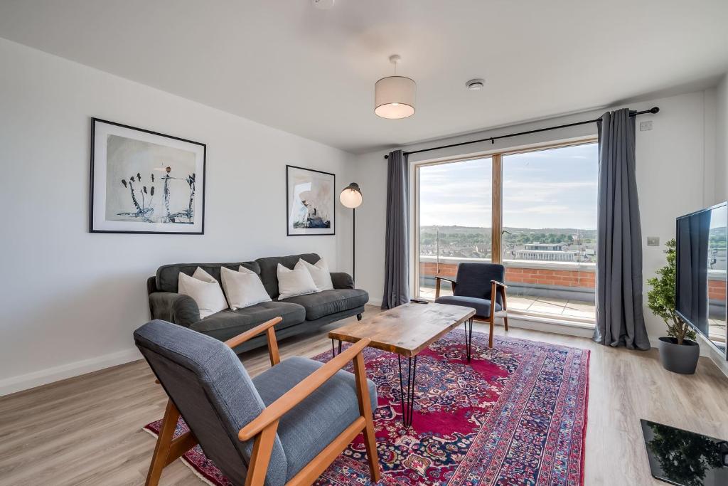 Premium Corporate & Family-Friendly Apartment in Belfast 2