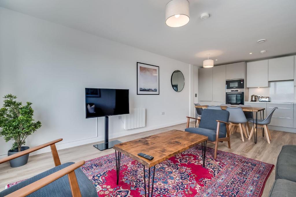 Premium Corporate & Family-Friendly Apartment in Belfast 4