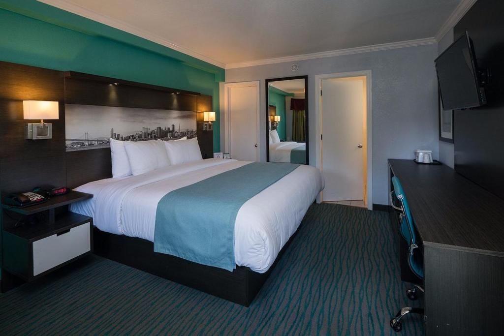 Inn On Grove Image