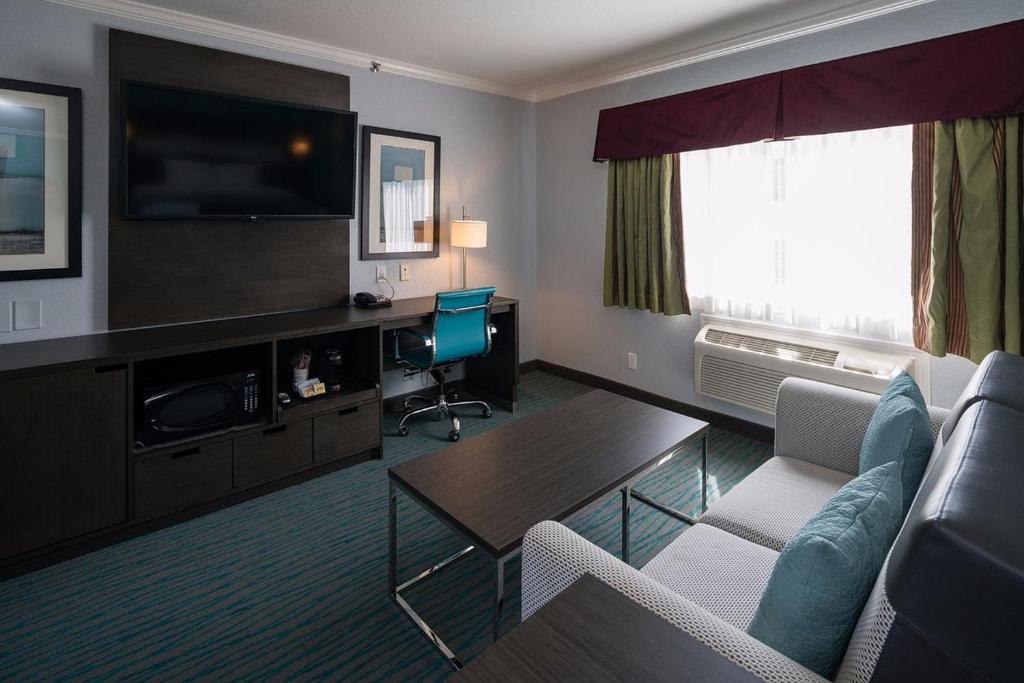 Inn On Grove Image