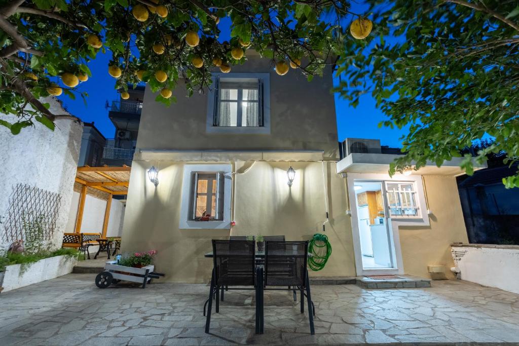 The Yard House, Castle View Mytilene 1