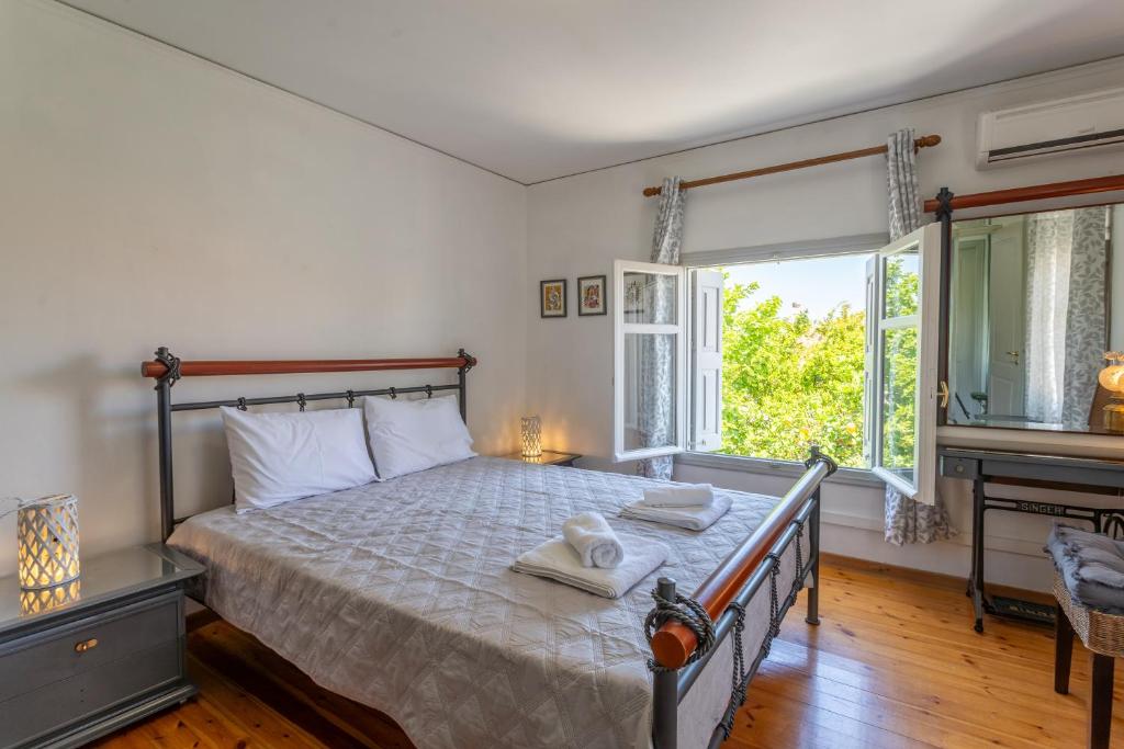 The Yard House, Castle View Mytilene 6
