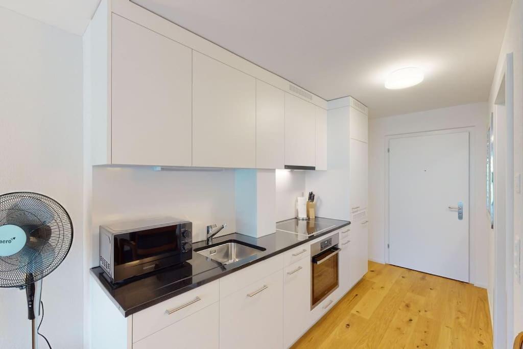 Modern studio - Sun 5 8