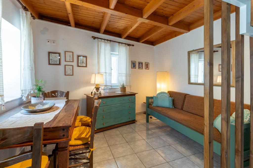 The Yard House, Castle View Mytilene 8