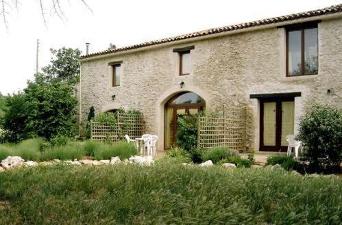 Photo de la galerie de l'établissement Les Gîtes De La Chérine, à Quinson 32 autres photos