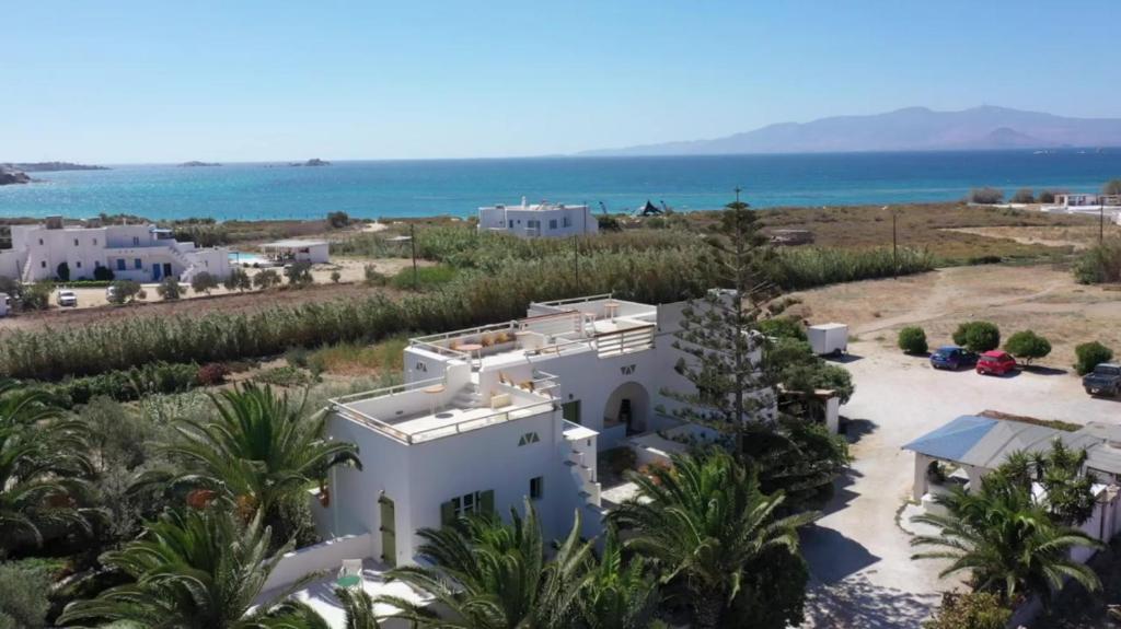 Studios Vrettos Beachfront Hotel