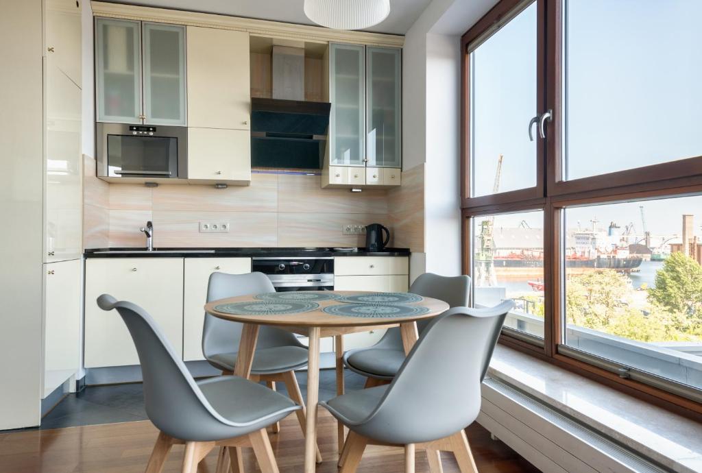 SEA TOWERS Panorama Apartments by Noclegi Renters 6