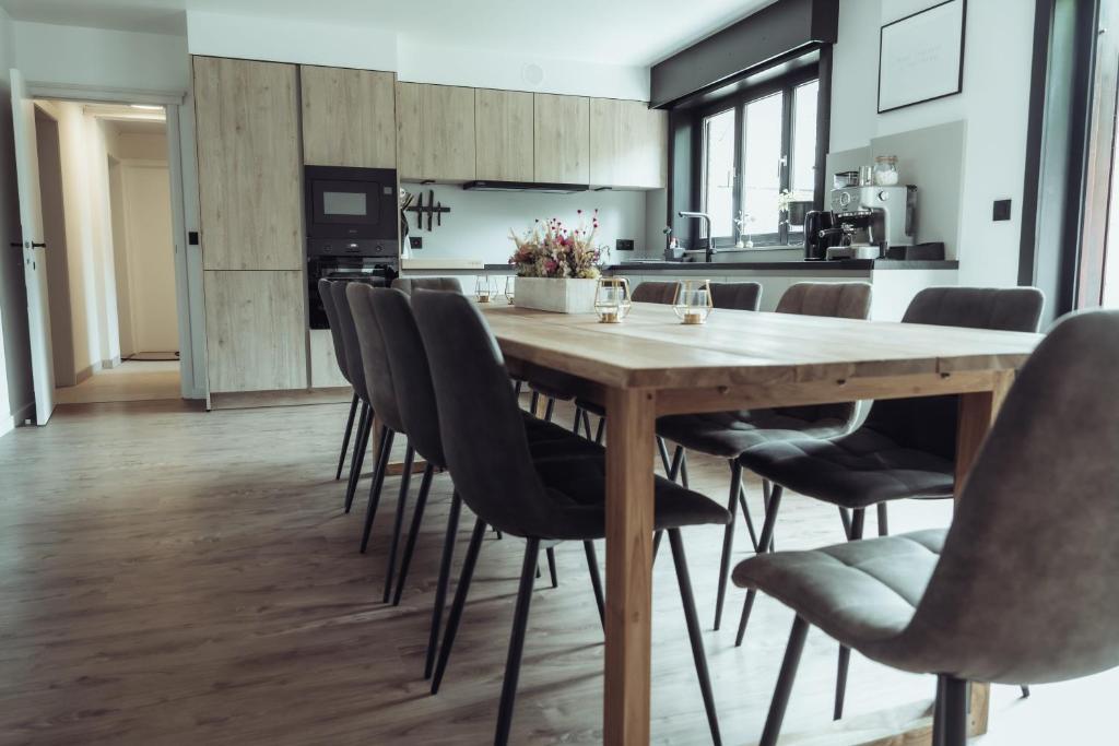 Arrivée - 5-Star Luxury Sports-Inspired Holiday House 8