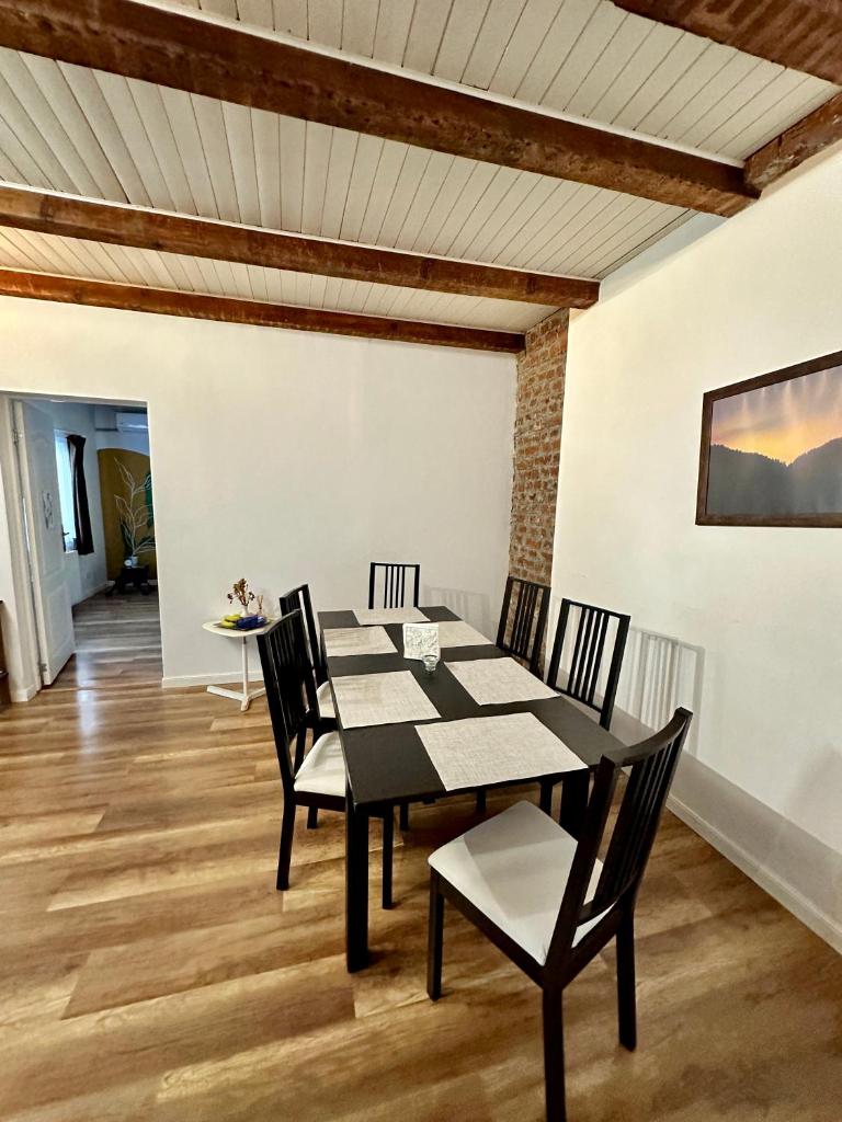 Interbelic house with courtyard and terrace 4
