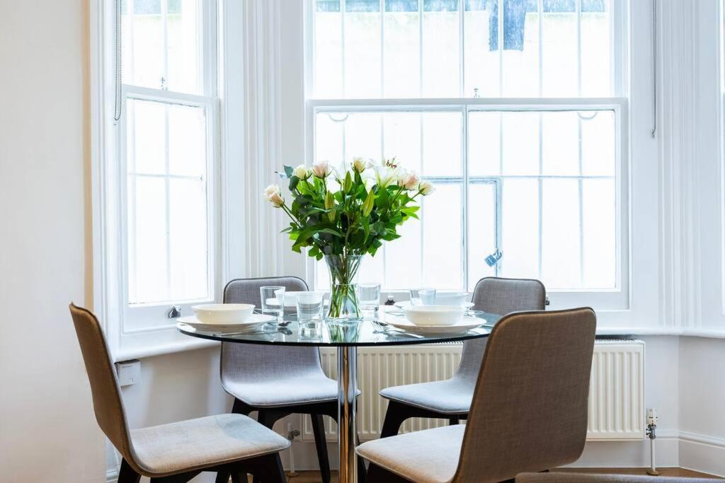 Smart Kensington Retreat 2BR 8
