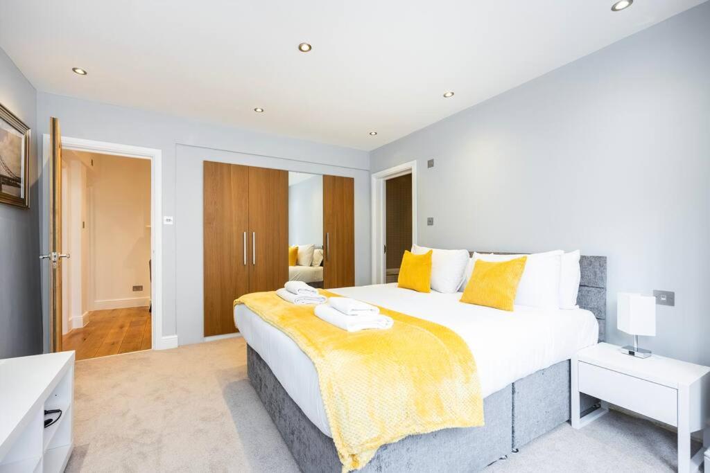 Smart Kensington Retreat 2BR 6