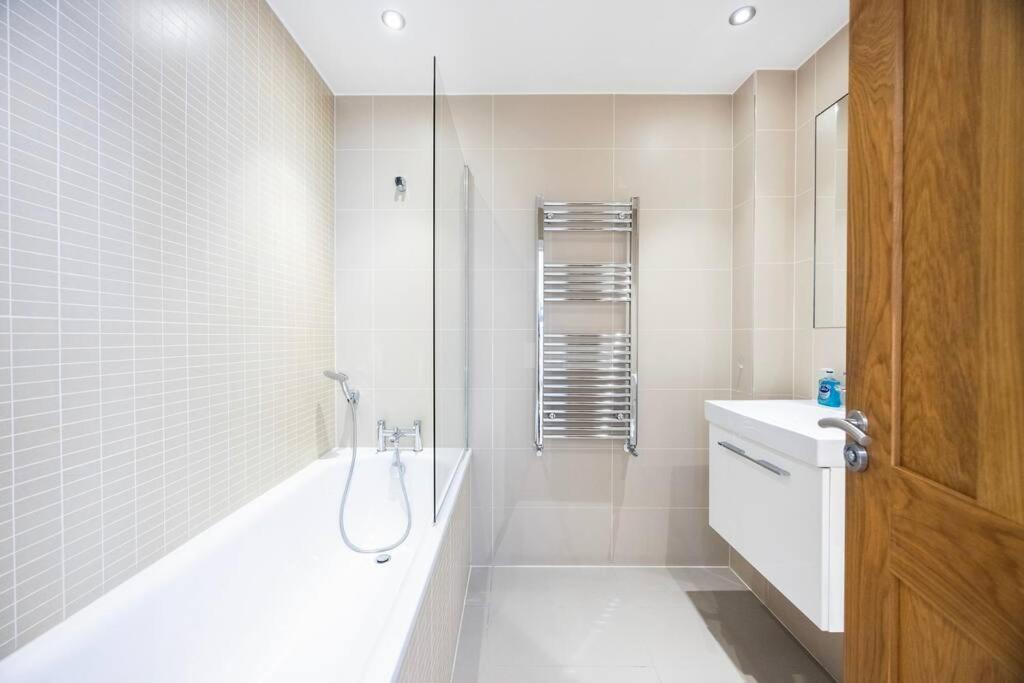 Smart Kensington Retreat 2BR 7