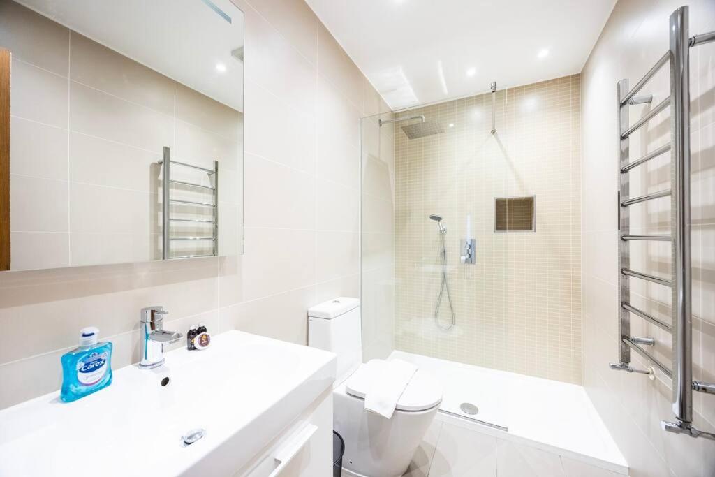Smart Kensington Retreat 2BR 3