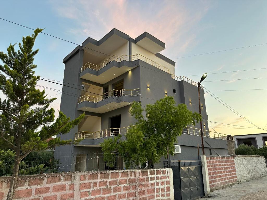 Mico's Apartments 3