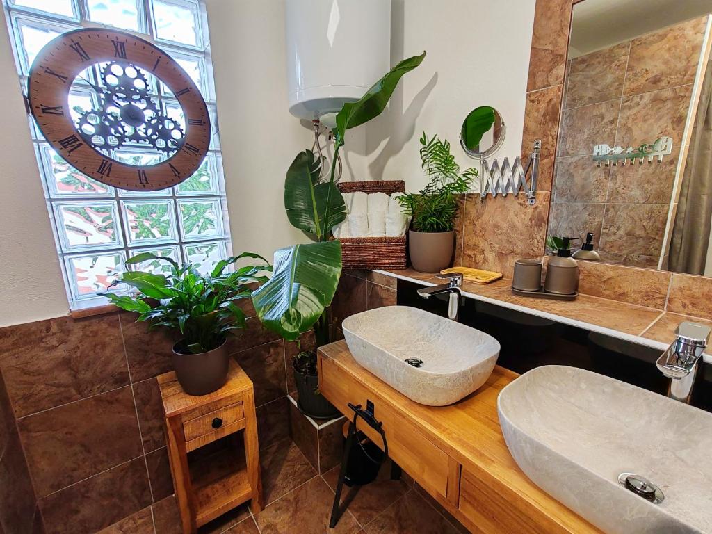 Art Gallery House with a small relaxing pool 3