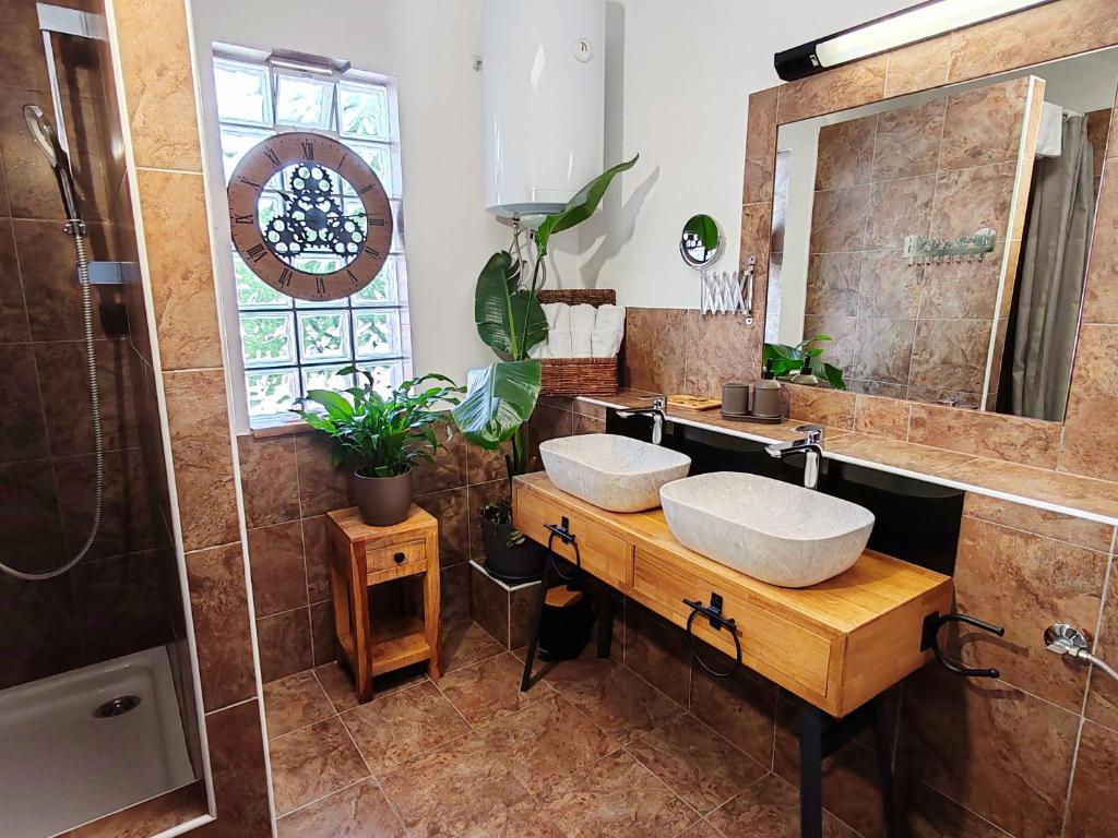 Art Gallery House with a small relaxing pool 7
