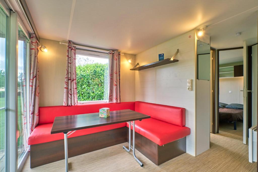 Photo de la galerie de l'établissement Mobil Home 4 personnes 208, à Mens