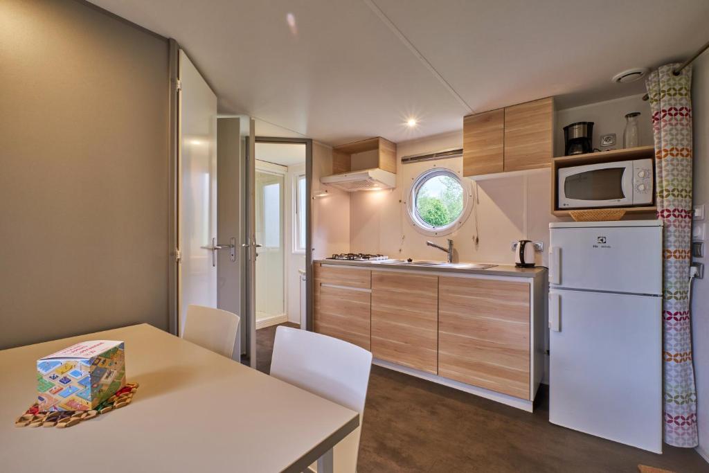 Photo de la galerie de l'établissement Mobil Home 4 personnes 204, à Mens