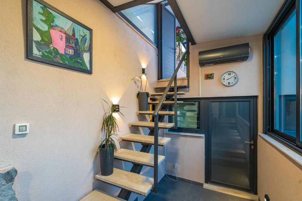 OASIS APARTMENT 4
