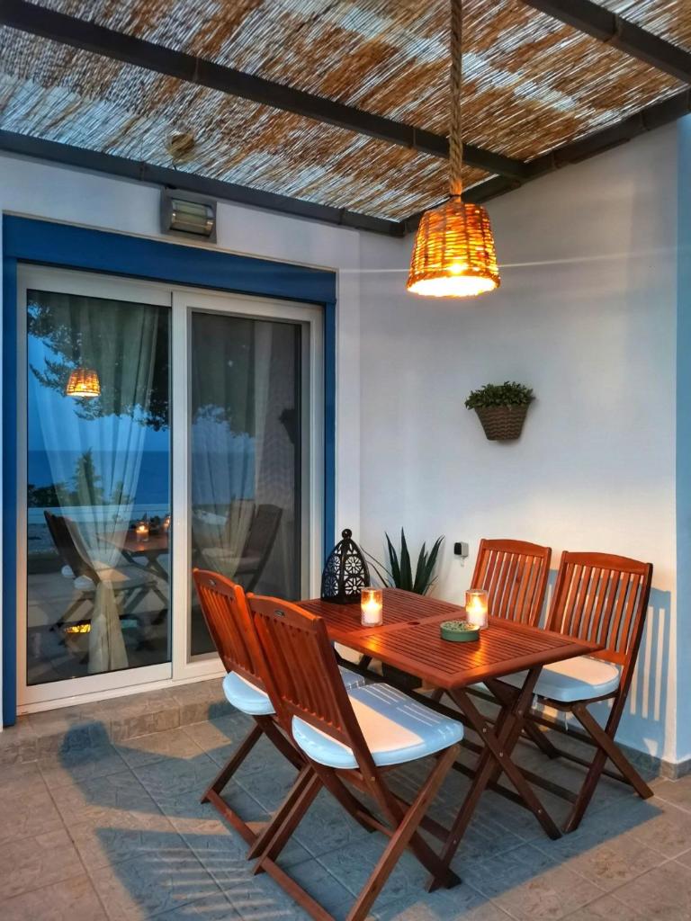 Alexandra's Sea Front Villa 4
