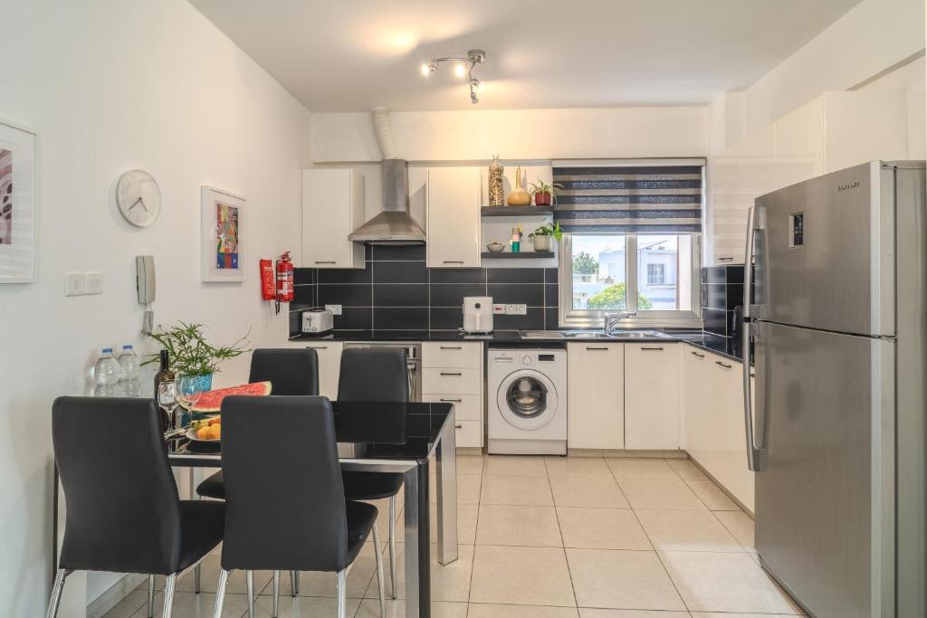 Elegant & Central Two Bedroom Flat 8