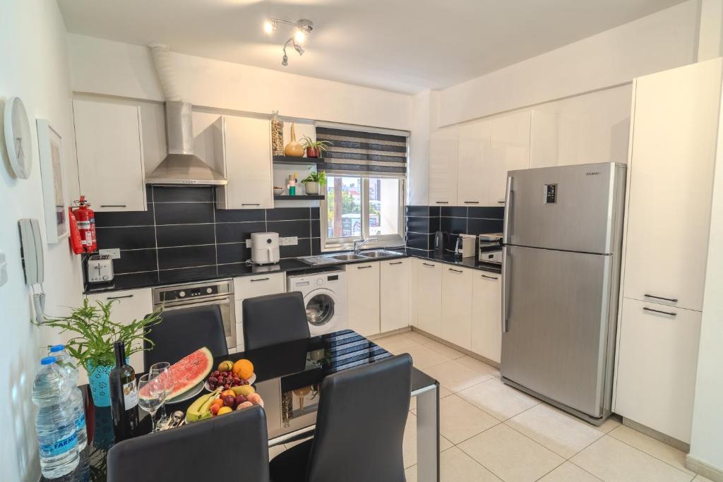 Elegant & Central Two Bedroom Flat 2