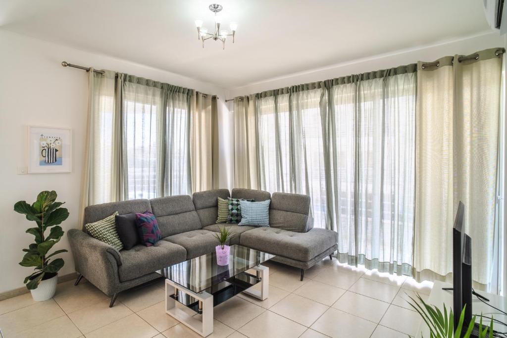 Elegant & Central Two Bedroom Flat 7
