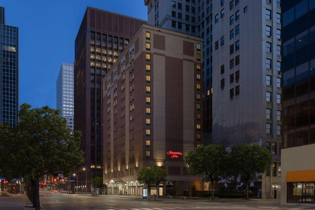 Hampton Inn Cleveland-Downtown Image