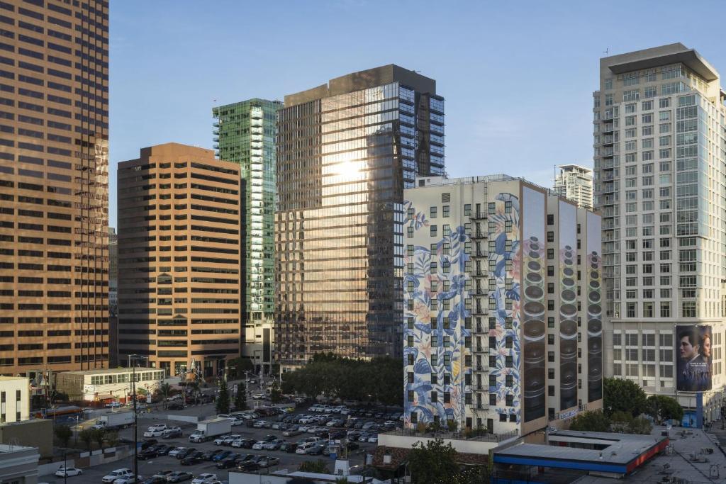 Courtyard by Marriott Los Angeles L.A. LIVE Image