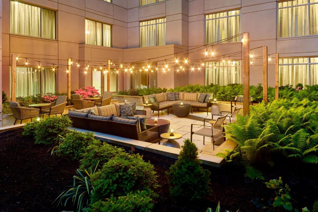 Courtyard by Marriott Washington, D.C./Foggy Bottom Image