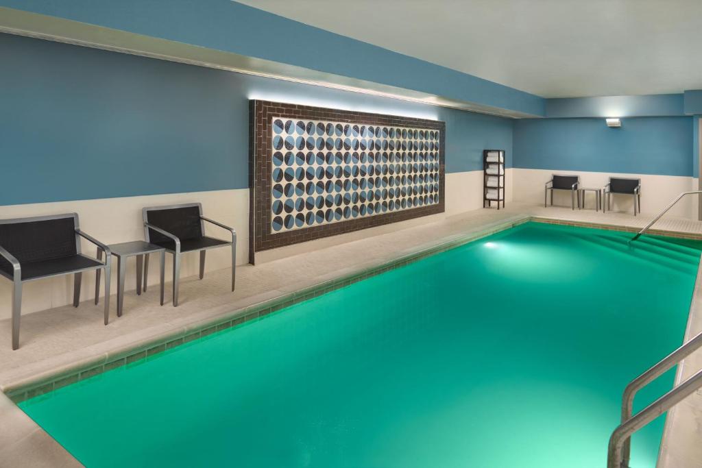 Courtyard by Marriott Washington, D.C./Foggy Bottom Image