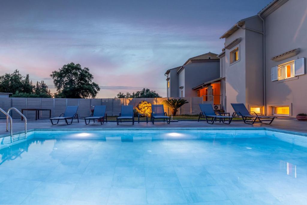 Avgi Villa - Avra House With Shared Pool By Filoxenia Villas 8