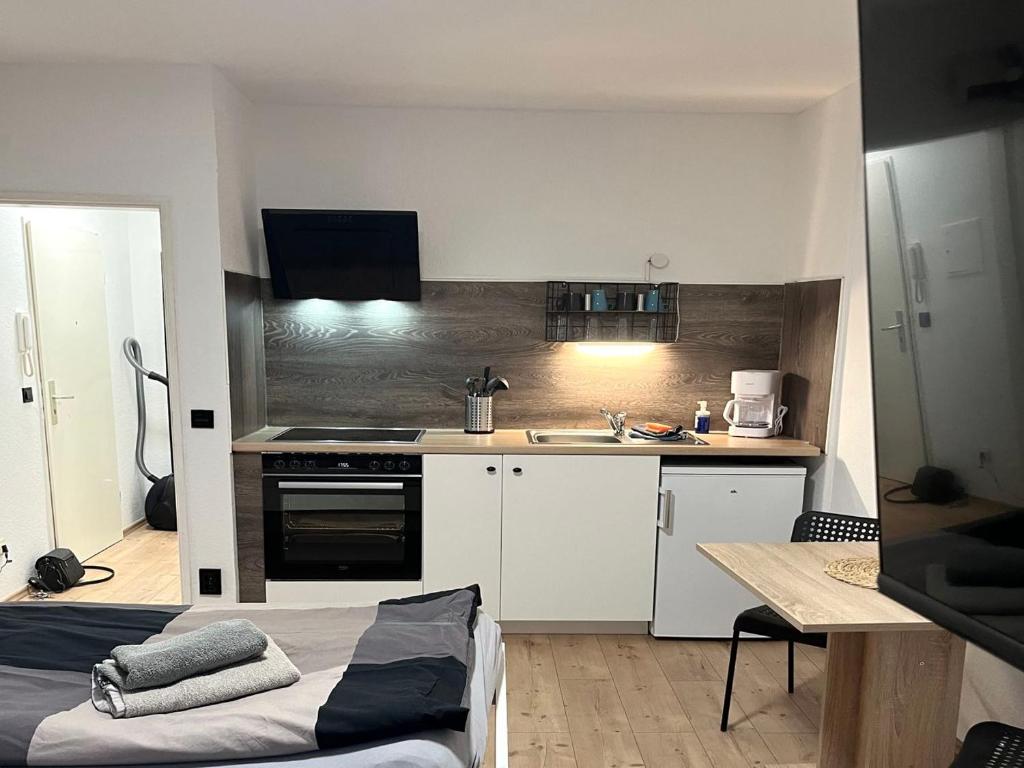 Low Budget Apartment Cologne 7