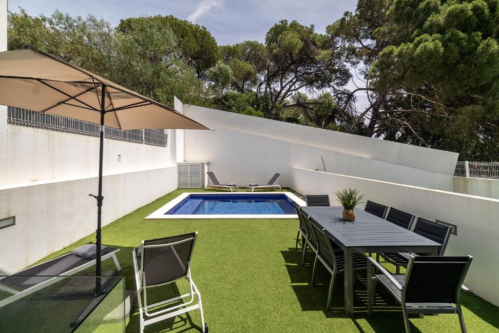 Modern Villa with pool and garage by Soulplaces 8