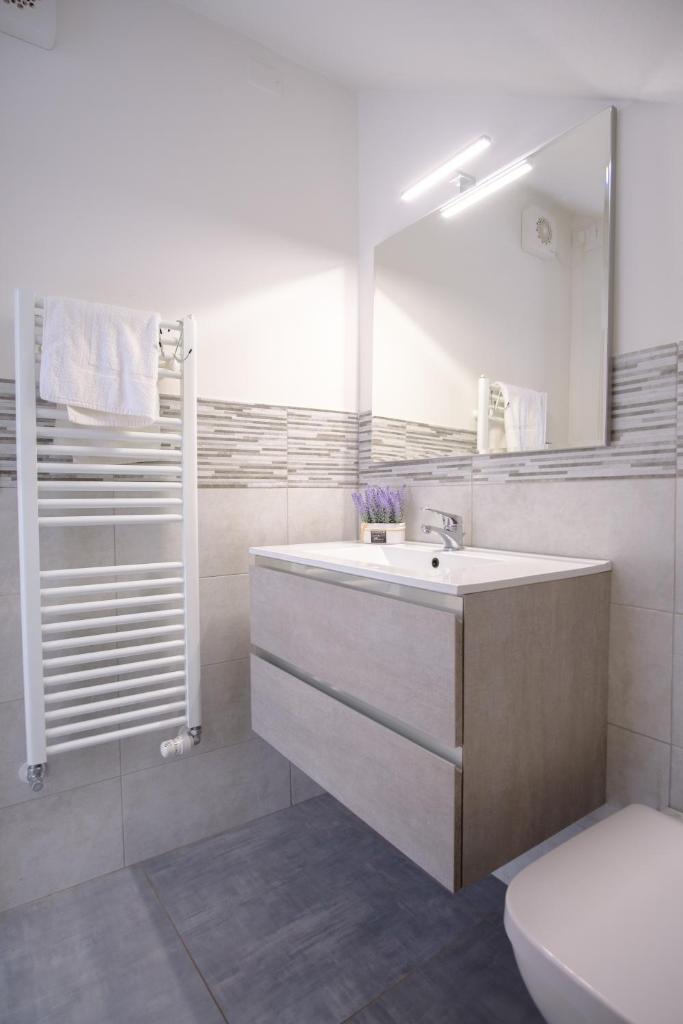 Appartamento Business Duplex 95mq - Doppia Terrazza XXL - 2 bagni - Check-in Codice 8