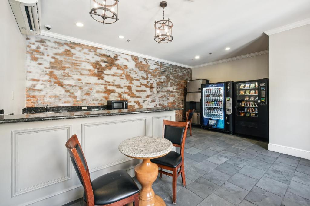 French Market Inn Image