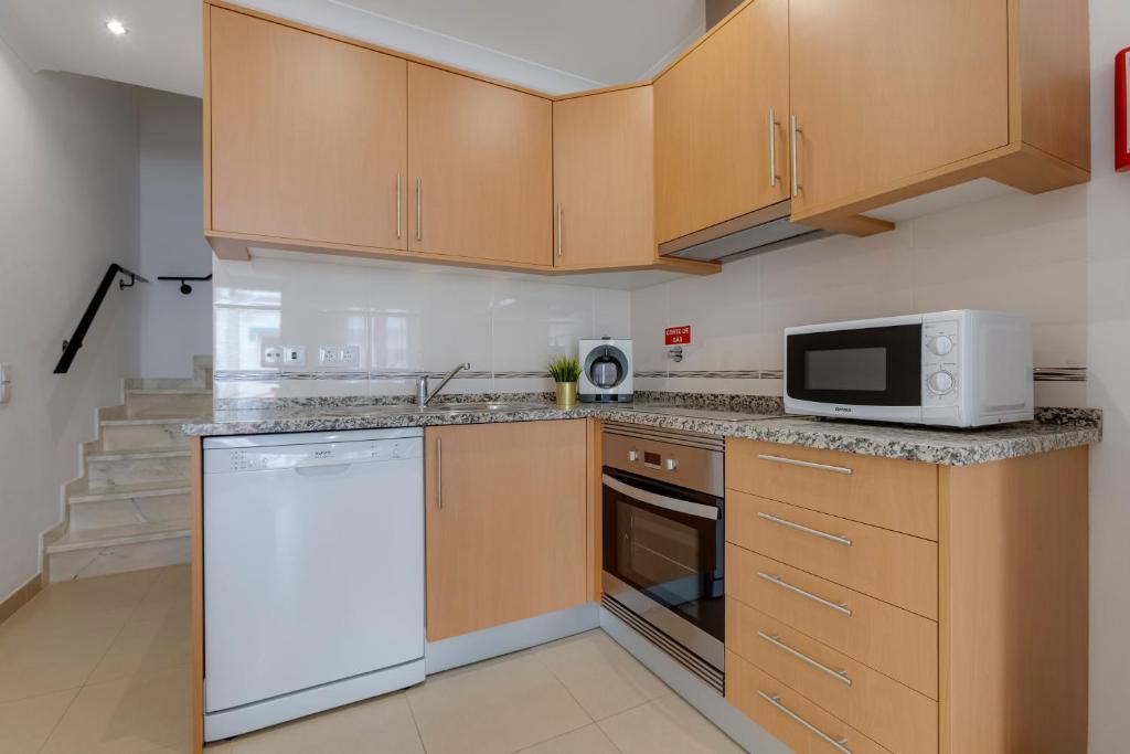Chez Oasis Lagos - Charming Central by the Beach 8