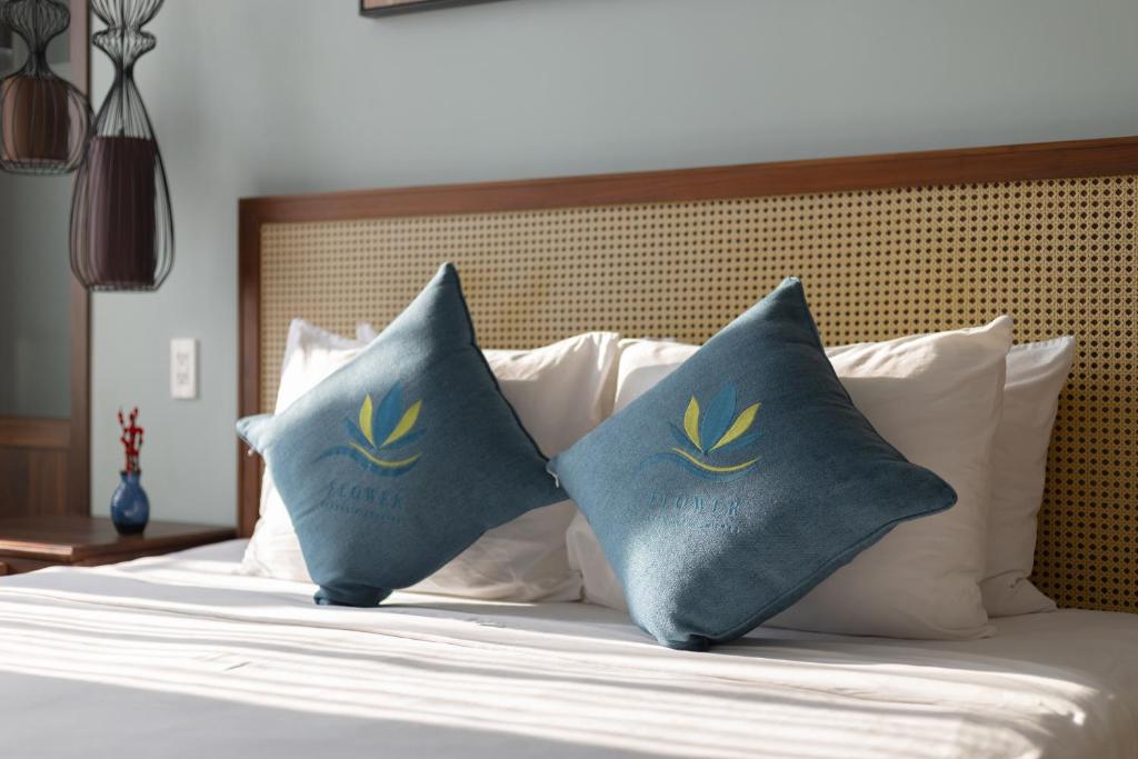 FLOWER BEACHSTAY & COFFEE