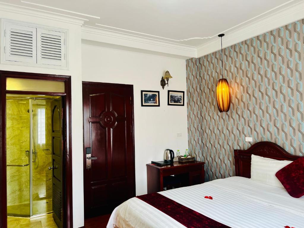 Hanoi Golden Moon Hotel & Travel