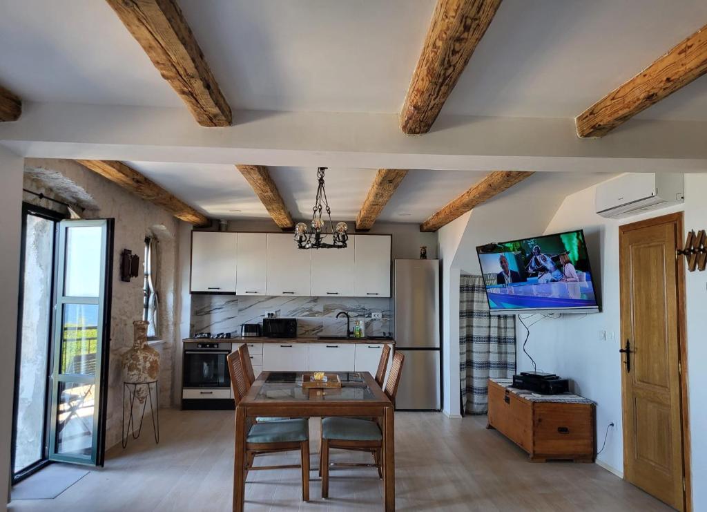 Villa Jerković-Secluded house and apartment with pool 5